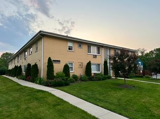 956 Shermer Rd, Glenview, IL 60025