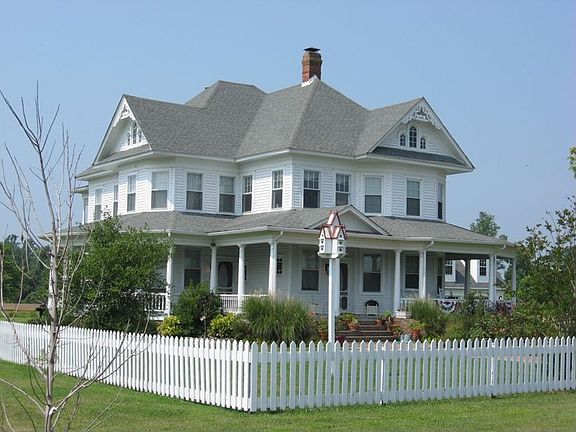 Complete w/white picket fence