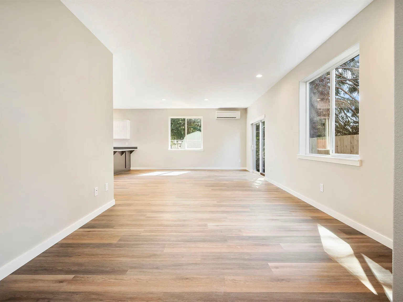 5 bed, 2410 sqft, $3,000 — Photo 3