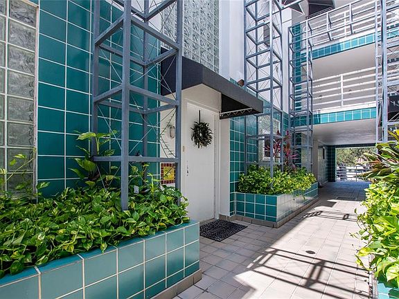 3rd image of 4950 Bayshore Blvd APT 8