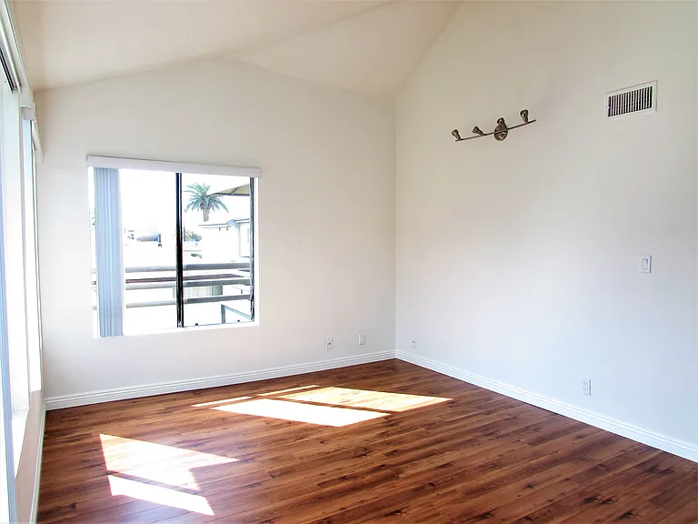 1141 N Columbus Ave — Photo 26