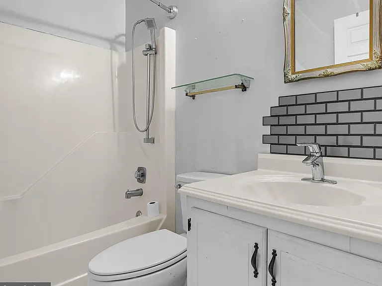 117 N Church St — Photo 6