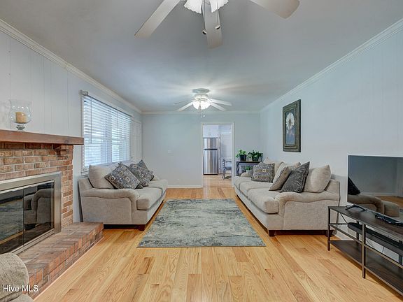 4th image of 926 Hood Drive