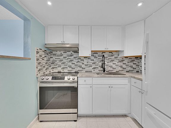 2nd image of 9121 Sunrise Lakes Boulevard #113