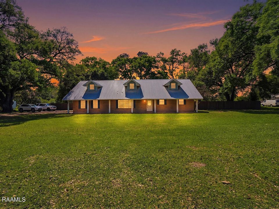 1st image of 121 W Edith Rd