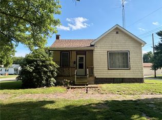 401 W 3rd St, Pana, IL 62557