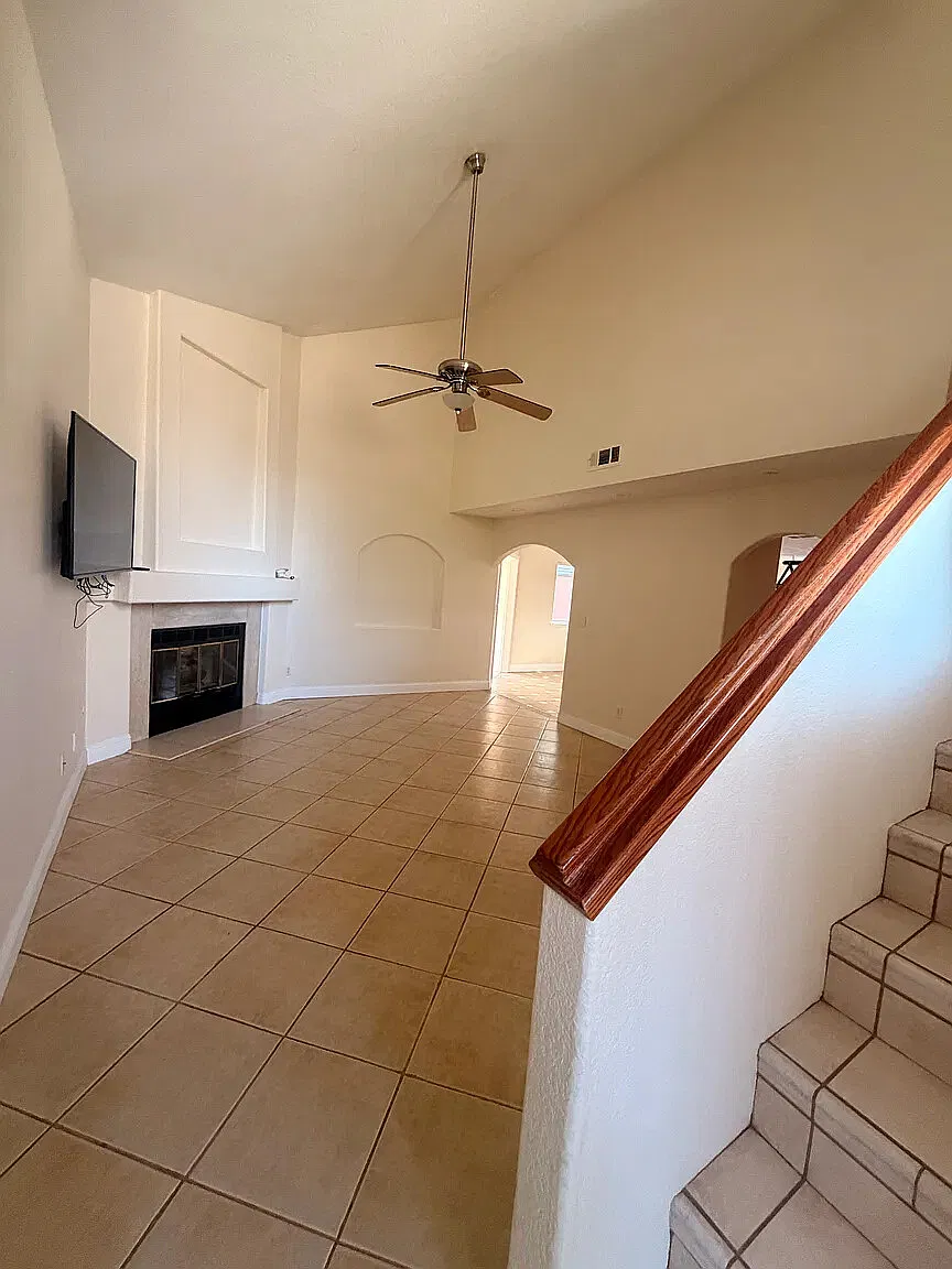 3 bed, 2.5 bath, 2000 sqft, $2,650 — Photo 3