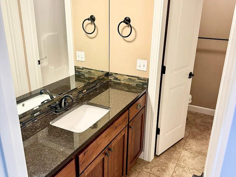 916 Diamondhead Dr — Photo 12