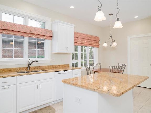 5th image of 103 Hampton Hill Dr