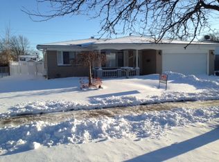 26947 Rochelle St, Dearborn Heights, MI 48127