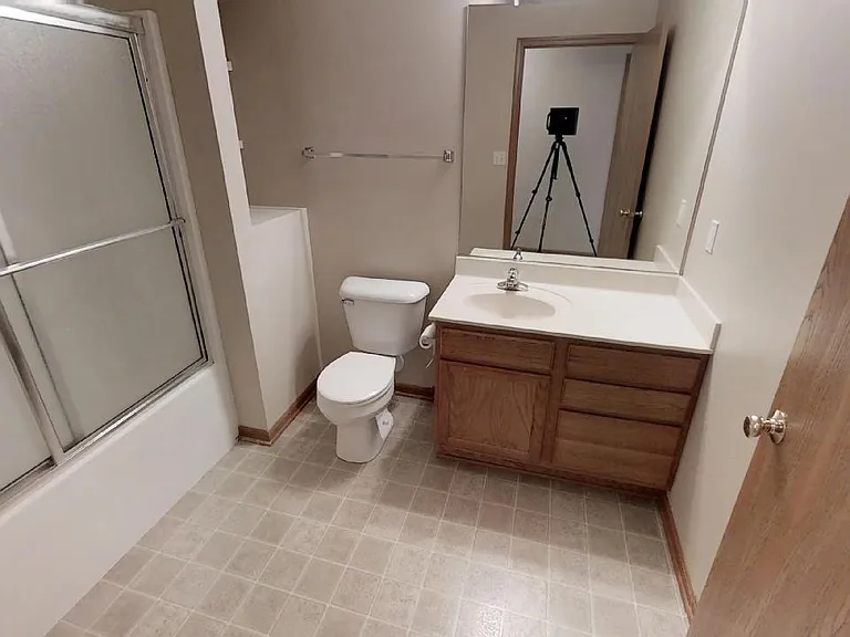1327 Walton Dr — Photo 4