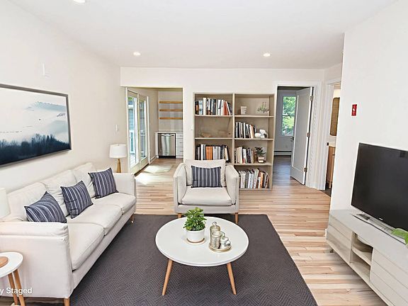 2nd image of 8 Dorchester Rd