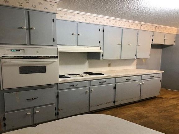 4th image of 2501 Leopard Dr