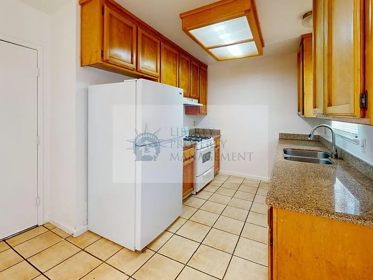 2020 Peggy Ln — Photo 6
