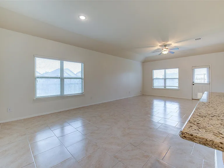 734 Mill Spring Ct — Photo 20