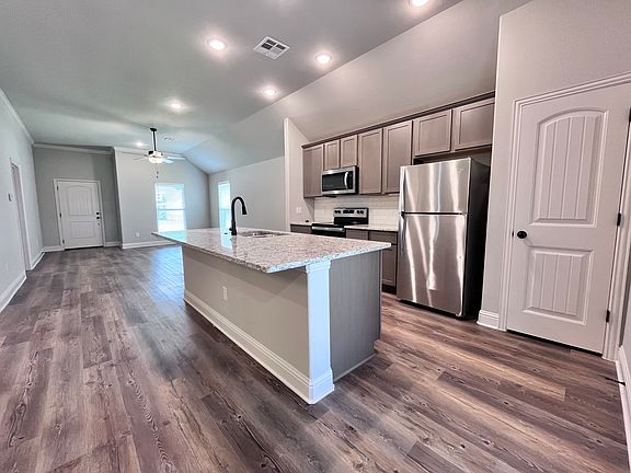 4th image of 2119 Wyldewood Way