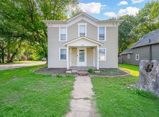 212 N Madison Ave, Sedgwick, KS 67135