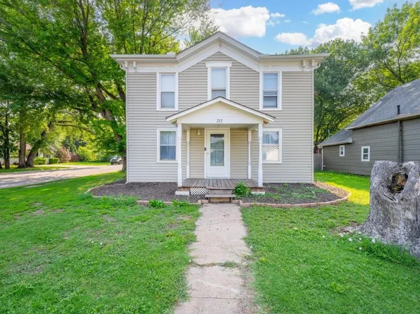 212 N Madison Ave, Sedgwick, KS 67135