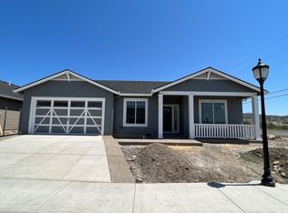 1493 Quarter Ln, Medford, OR