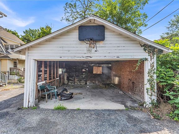 4th image of 3208 Euclid Heights Blvd