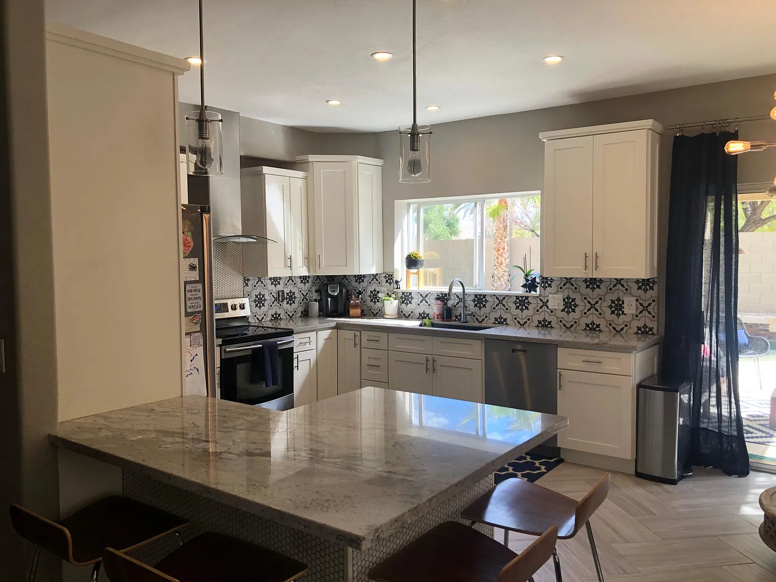 4 bed, 2.5 bath, 2138 sqft, $4,800 — Photo 1