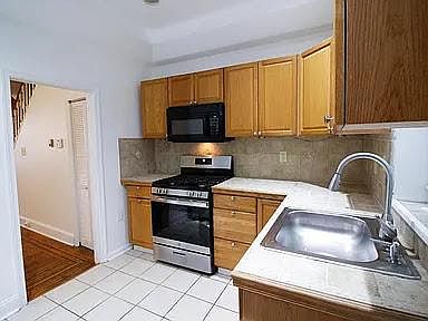 5th image of 1426 N Corlies St