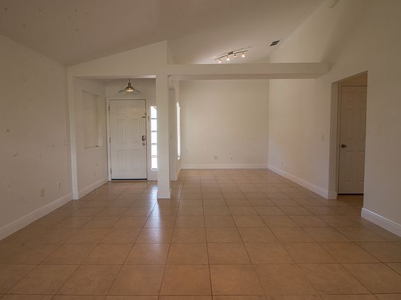 3rd image of 661 Berwick Dr