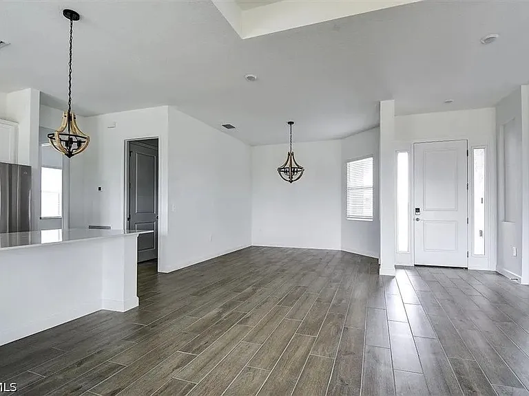 7796 Lakes Edge Ln — Photo 15