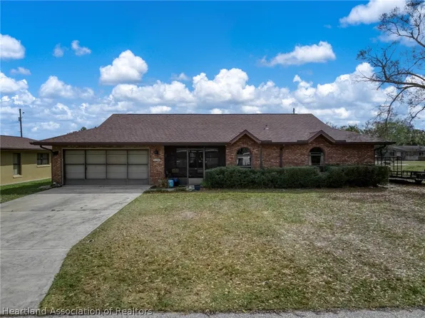 110 Swallow Ave, Sebring, FL 33870