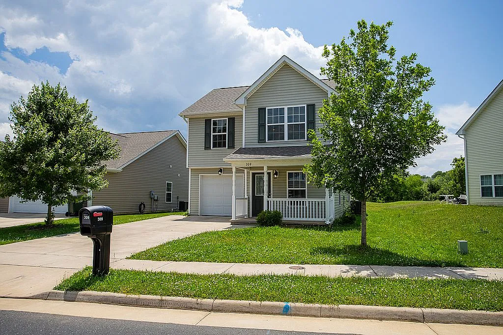 309 Evershire St photo 1