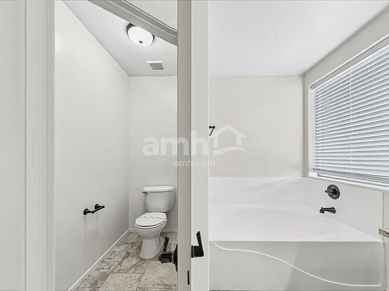 17238 W Maui Ln — Photo 12