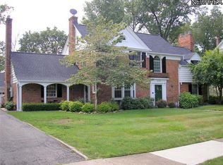 16725 Edgewater Dr, Lakewood, OH