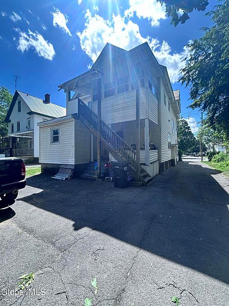 4th image of 219 Ridge Street