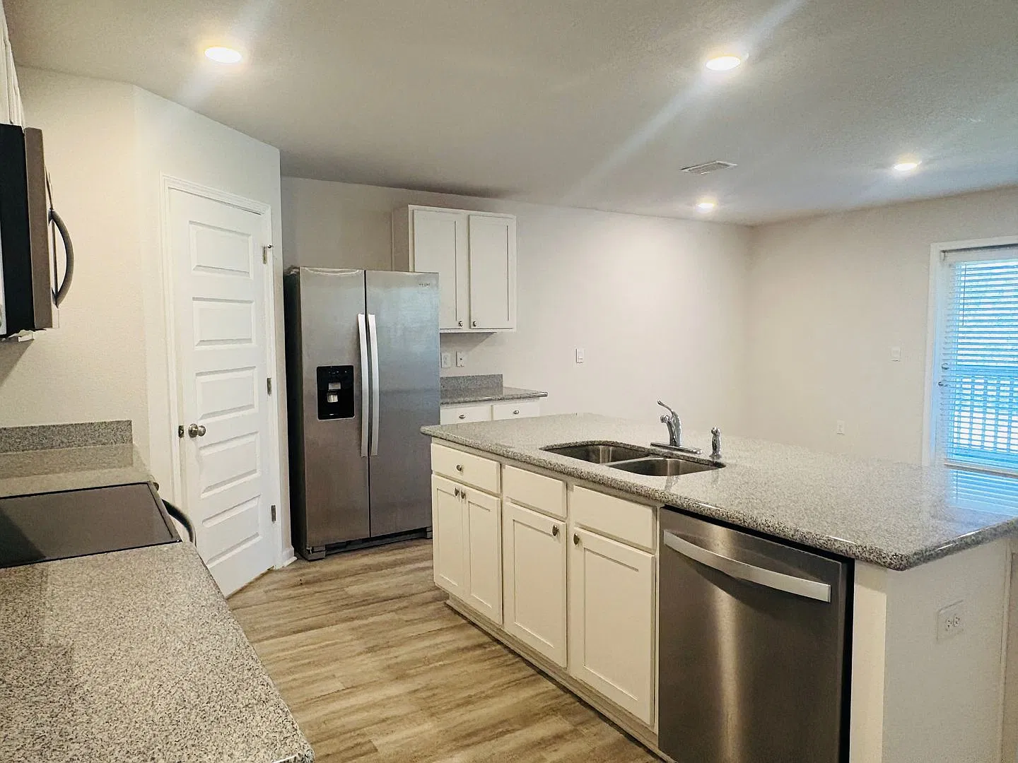 Nearly New, Spacious 4BR/2BA - Fallschase at Pathstone — Photo 4