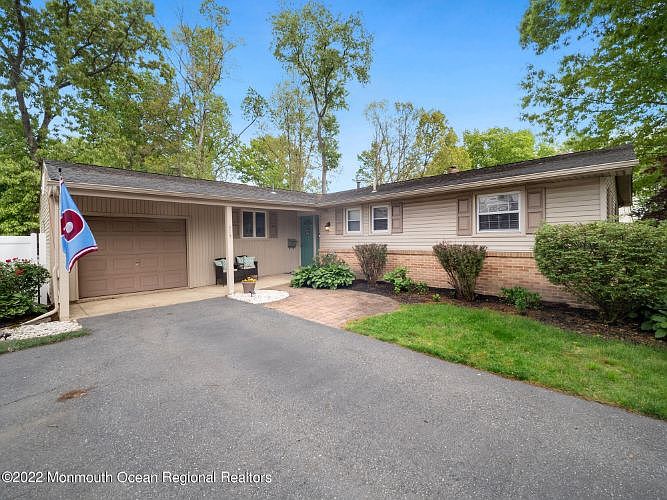 2nd image of 715 Whitman Dr