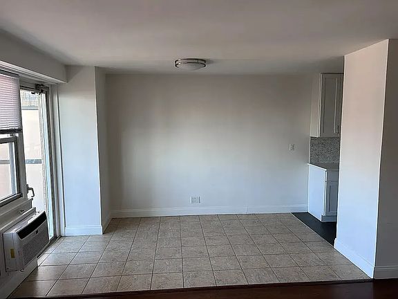 4th image of 501 Surf Ave Ste 4