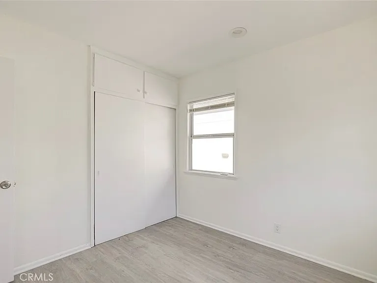 14916 Wyandotte St — Photo 14