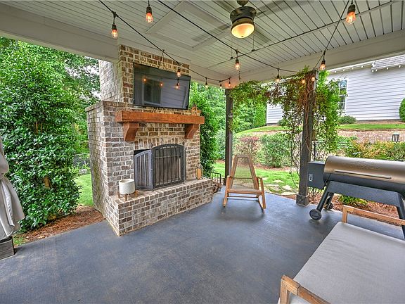 3rd image of 1524 Dartmouth Dr