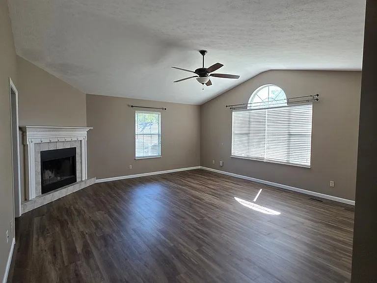 1012 Willow Creek Cir — Photo 10