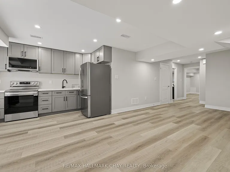 63 Janes Cres #BASEMENT — Photo 9