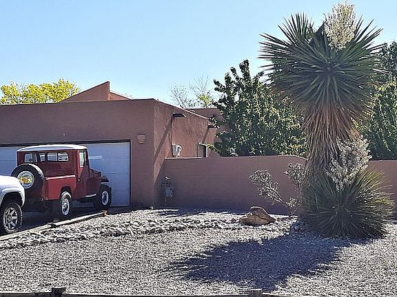 4 cars cement driveway