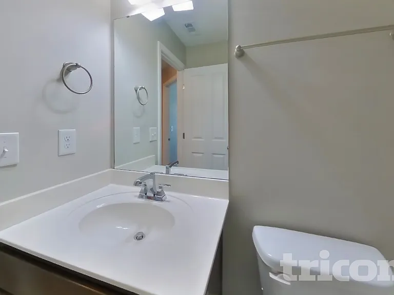 324 Kinsale Dr — Photo 16