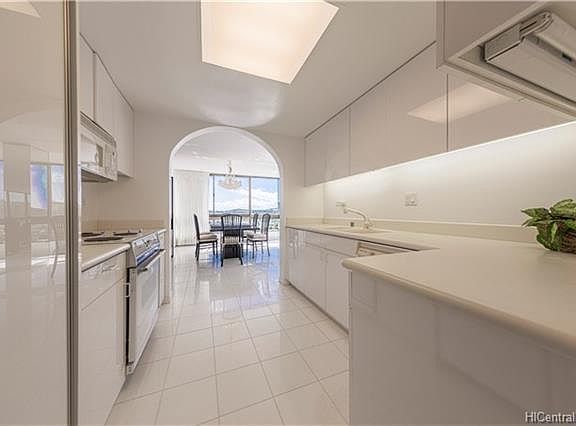 3rd image of 250 Kawaihae St APT 7A
