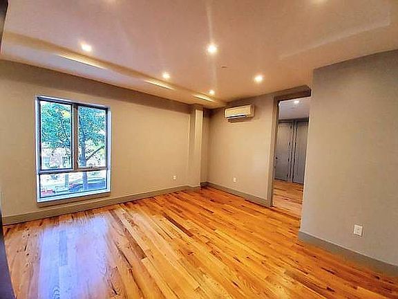4th image of 238 Tompkins Ave #2C