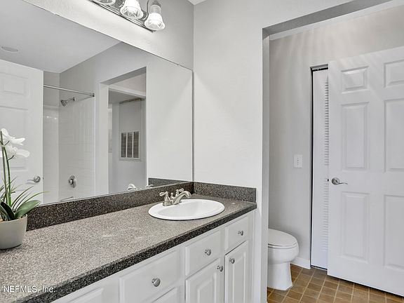 4th image of 13703 N Richmond Park Dr #1807