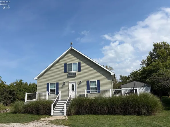 203 Lower Cliff Dr, Kelleys Island, OH 43438