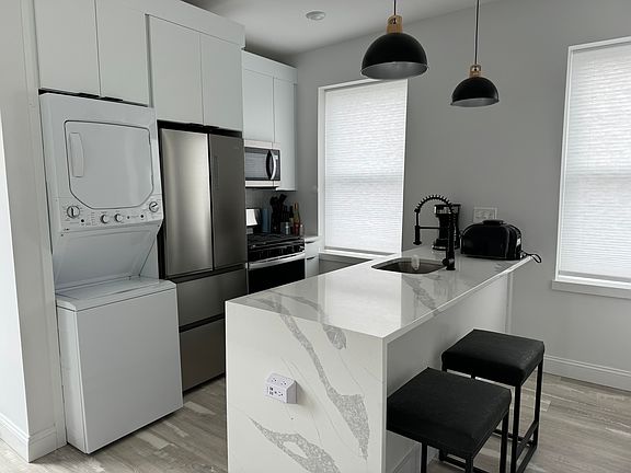 5th image of 108 Chelsea St #1-R