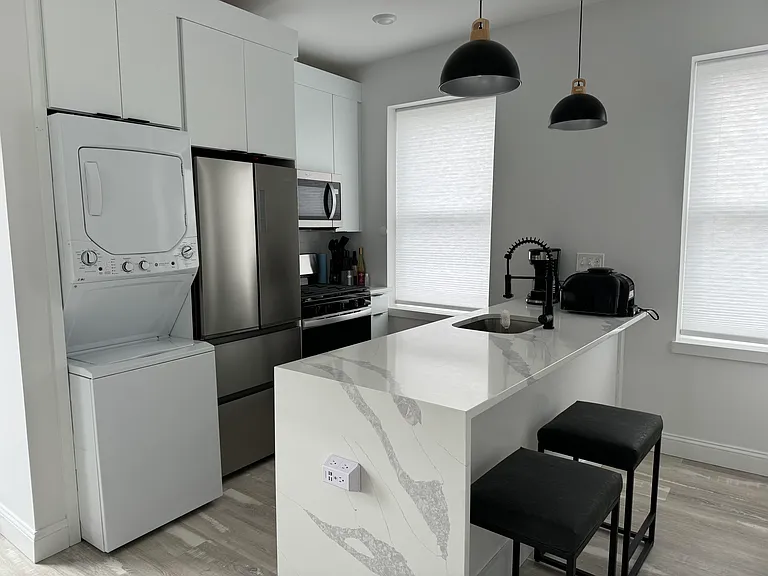 108 Chelsea St #1-R — Photo 5