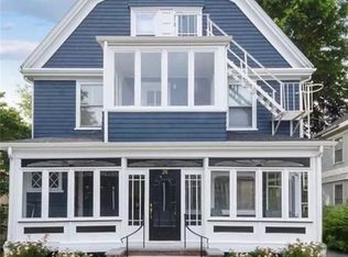 28 Calvert St #3, Newport, RI 02840