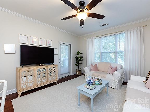 3rd image of 1000 E Woodlawn Rd APT 113